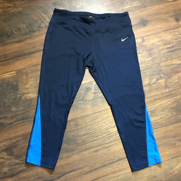 Nike Pants - Flash Sale! Nike Dri-Fit Capri XL